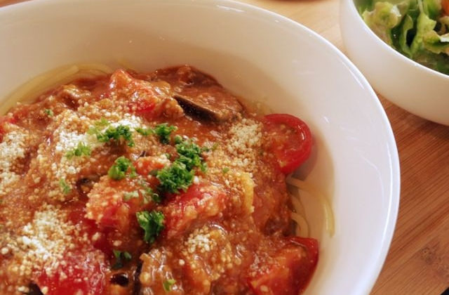 トマトソースパスタ