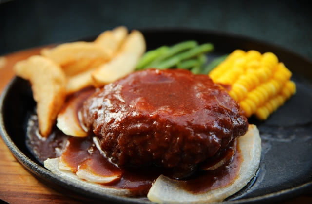 国産牛の手ごねハンバーグ