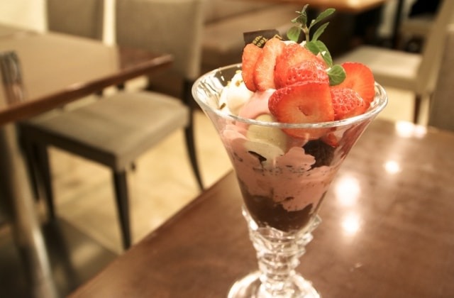 生チョコイチゴパフェ